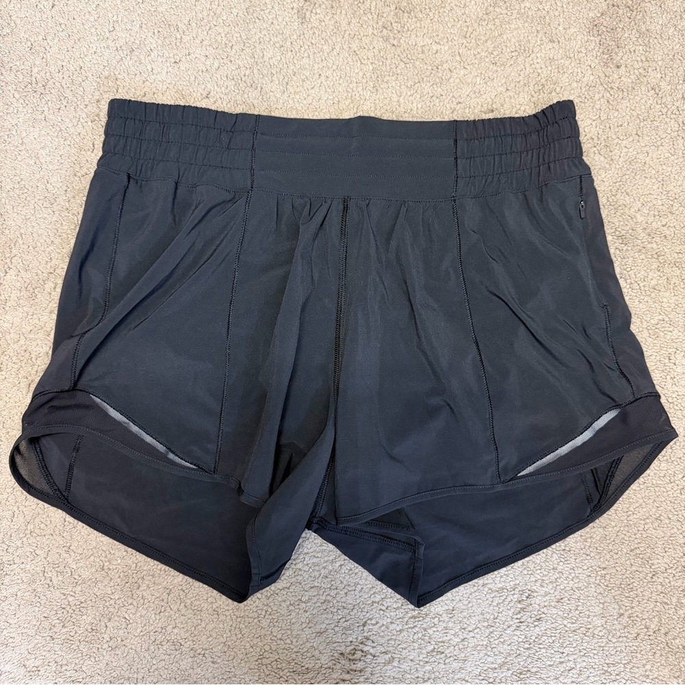 Lululemon Hotty Hot High-Rise Short 4” in black size 8. EUC